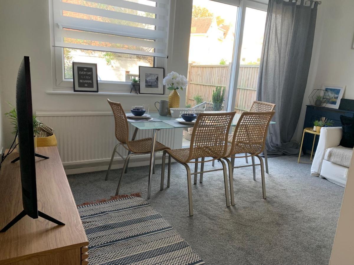 The Hideaway, Calm, Cozy, Dog Friendly Retreat Lägenhet Cheltenham Exteriör bild