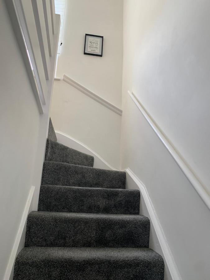 The Hideaway, Calm, Cozy, Dog Friendly Retreat Lägenhet Cheltenham Exteriör bild